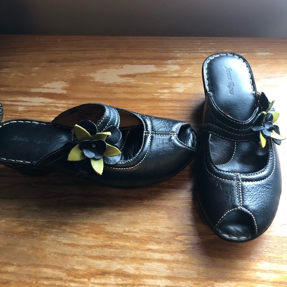 Sandals - Picture 2 of 4